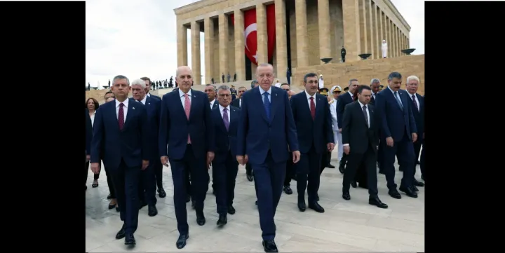 Cumhurbaşkanı Erdoğan başkanlığındaki devlet erkanı, Anıtkabir’i ziyaret etti