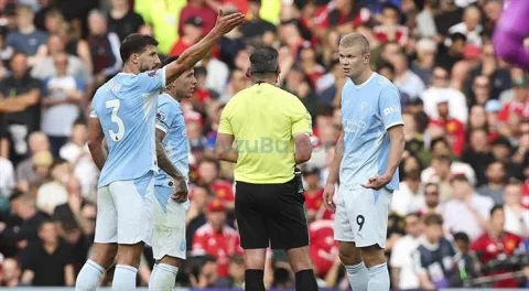 Manchester Derbisinde VAR Hatası Kabul Edildi: Haaland’ın Golünü Veren Hakem Görevden Çekildi